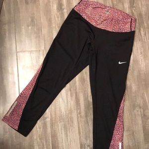 Nike dri-fit patterned athletic capris